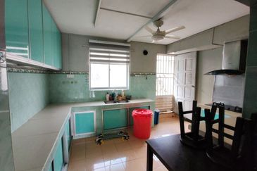 Tongkang Pecah Local Pecah