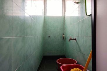 Tongkang Pecah Local Pecah