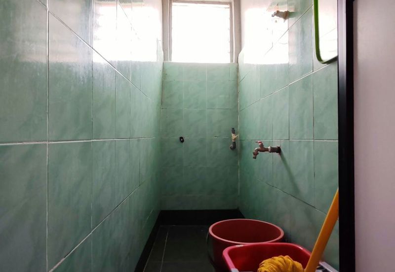 Tongkang Pecah Local Pecah