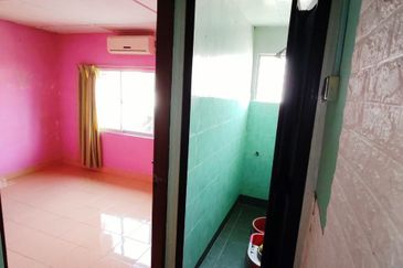 Tongkang Pecah Local Pecah