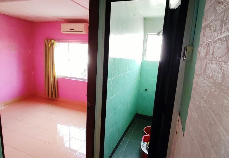 Tongkang Pecah Local Pecah