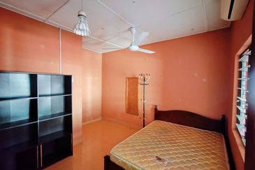 Tongkang Pecah Local Pecah