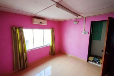 Tongkang Pecah Local Pecah