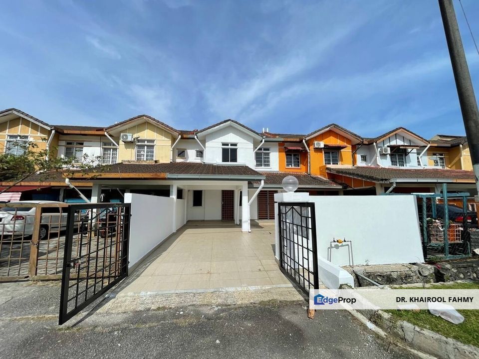 Taman Pasir Putih Pasir Gudang Renovated Double Storey Terrace OPEN FACING, Johor, Pasir Gudang