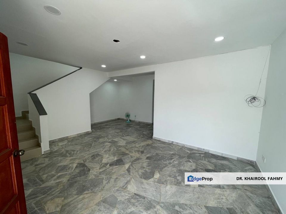 Taman Pasir Putih Pasir Gudang Renovated Double Storey Terrace OPEN FACING, Johor, Pasir Gudang
