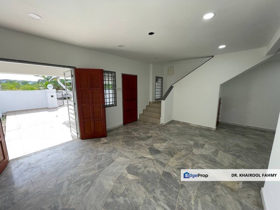 Taman Pasir Putih Pasir Gudang Renovated Double Storey Terrace OPEN FACING, Johor, Pasir Gudang