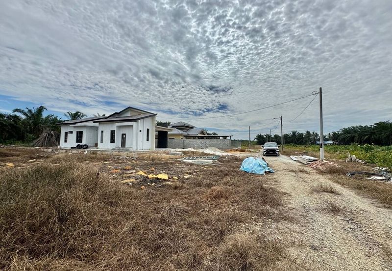 Taman Universiti, Parit Raja