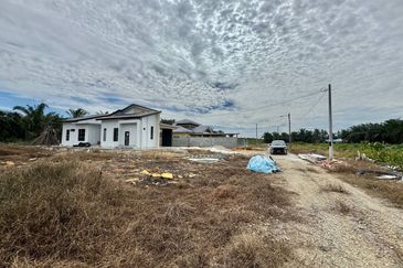 Taman Universiti, Parit Raja