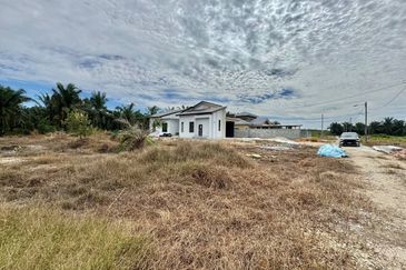 Taman Universiti, Parit Raja