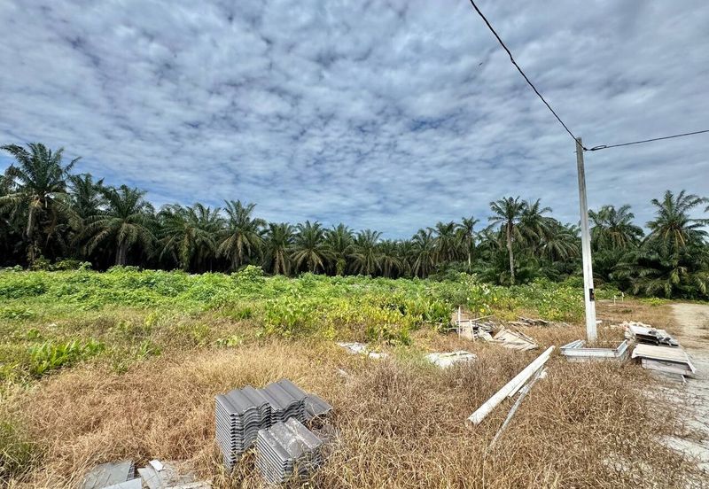 Taman Universiti, Parit Raja