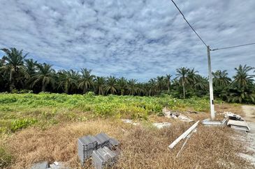 Taman Universiti, Parit Raja