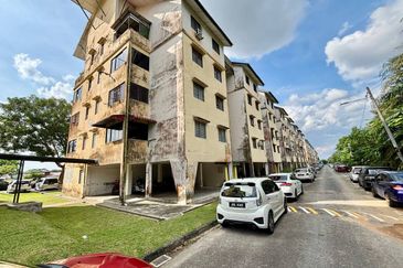 Flat Plentong Utama Masai (Flat Daisi)