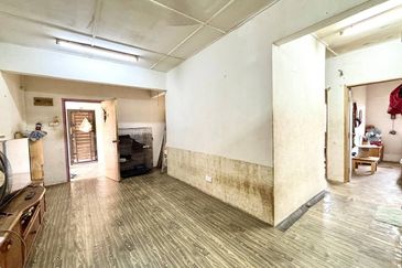 Flat Plentong Utama Masai (Flat Daisi)