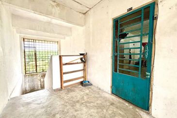 Flat Plentong Utama Masai (Flat Daisi)