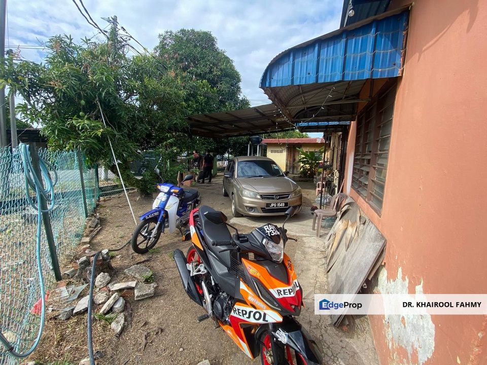 Muar Corner Lot Kampung Kenangan Tun Dr Ismail Teres Setingkat, Johor, Muar