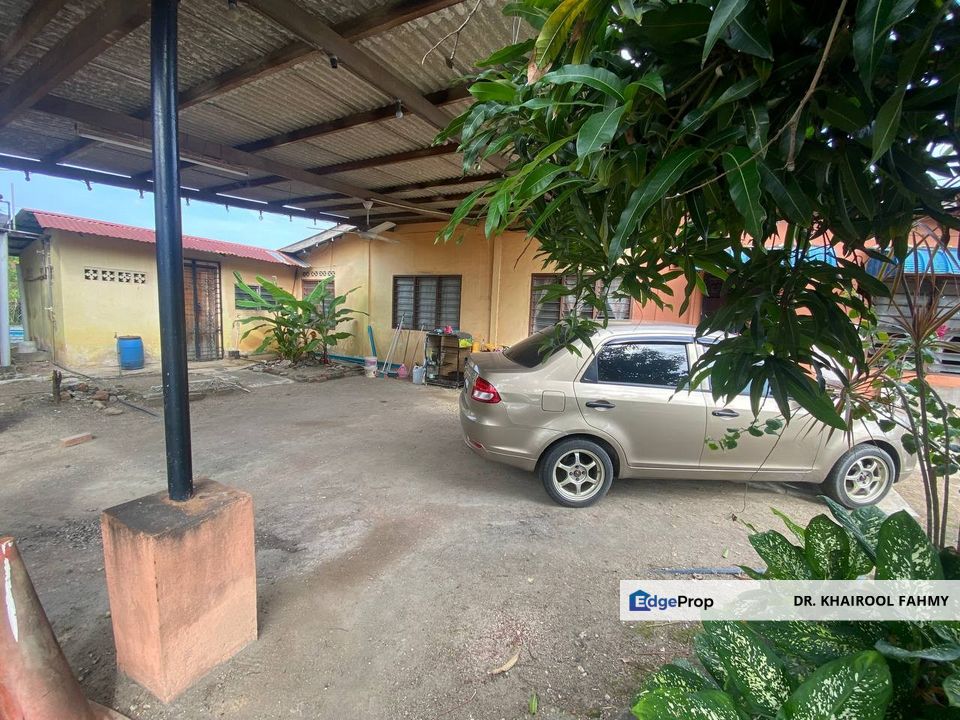 Muar Corner Lot Kampung Kenangan Tun Dr Ismail Teres Setingkat, Johor, Muar