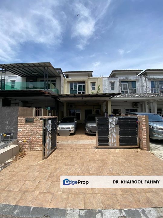 Taman Setia Tropika NON BUMI LOT Open Facing Double Storey Terrace FREE NEW PAINT, Johor, Setia Tropika