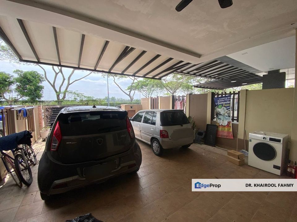 Taman Setia Tropika NON BUMI LOT Open Facing Double Storey Terrace FREE NEW PAINT, Johor, Setia Tropika