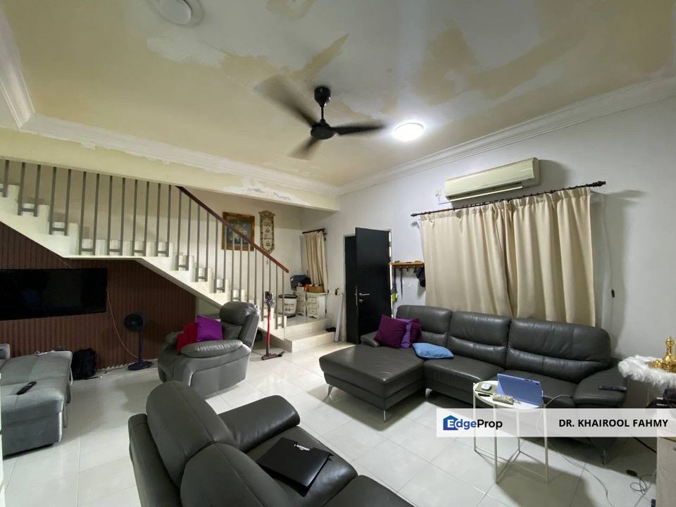 Taman Setia Tropika NON BUMI LOT Open Facing Double Storey Terrace FREE NEW PAINT, Johor, Setia Tropika