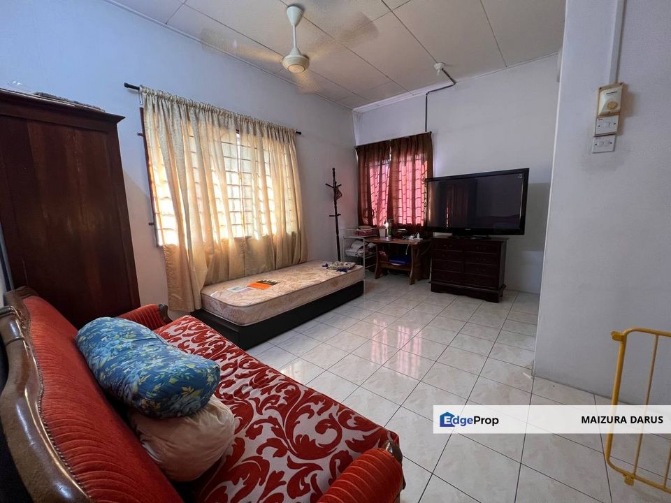 End Lot Double Storey Terrace LEP4 Taman Lestari Putra, Seri Kembangan, Selangor, Seri Kembangan