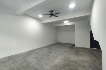 Ground Floor Ruang Pejabat / Shop Lot Melodi Eco Majestic, Semenyih