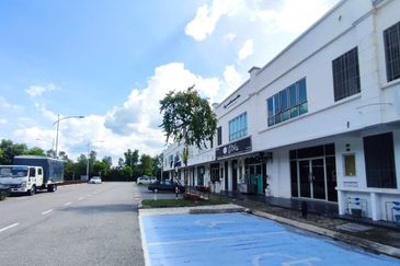 Ground Floor Ruang Pejabat / Shop Lot Melodi Eco Majestic, Semenyih