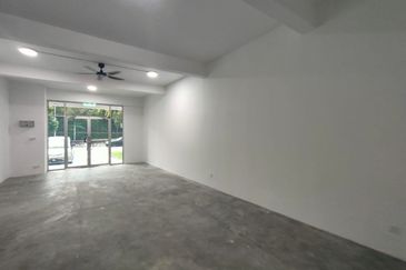 Ground Floor Ruang Pejabat / Shop Lot Melodi Eco Majestic, Semenyih