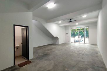 Ground Floor Ruang Pejabat / Shop Lot Melodi Eco Majestic, Semenyih