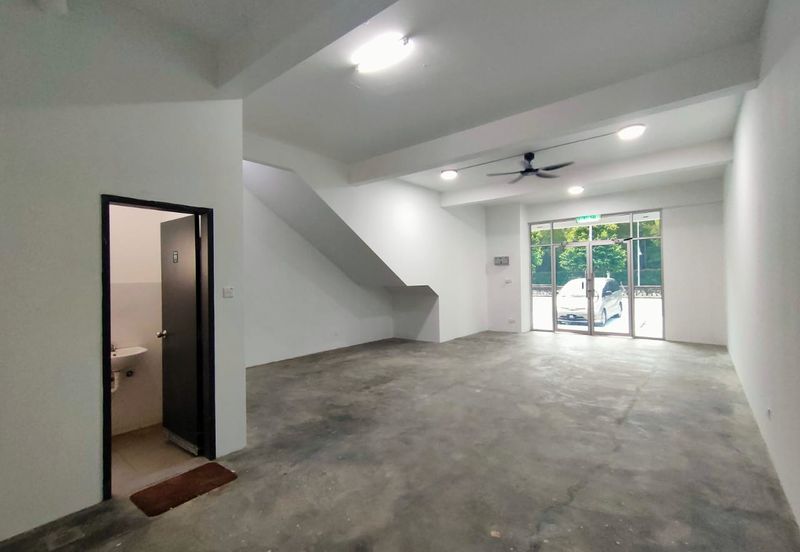 Ground Floor Ruang Pejabat / Shop Lot Melodi Eco Majestic, Semenyih