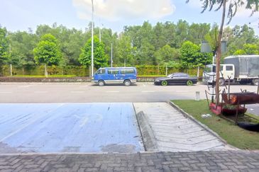 Ground Floor Ruang Pejabat / Shop Lot Melodi Eco Majestic, Semenyih