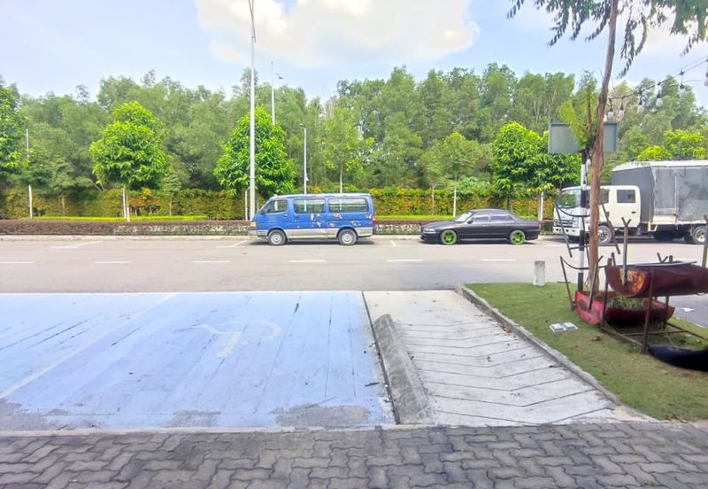 Ground Floor Ruang Pejabat / Shop Lot Melodi Eco Majestic, Semenyih