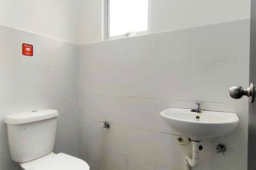 Ground Floor Ruang Pejabat / Shop Lot Melodi Eco Majestic, Semenyih