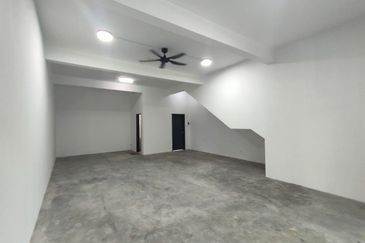 Ground Floor Ruang Pejabat / Shop Lot Melodi Eco Majestic, Semenyih