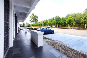 Ground Floor Ruang Pejabat / Shop Lot Melodi Eco Majestic, Semenyih