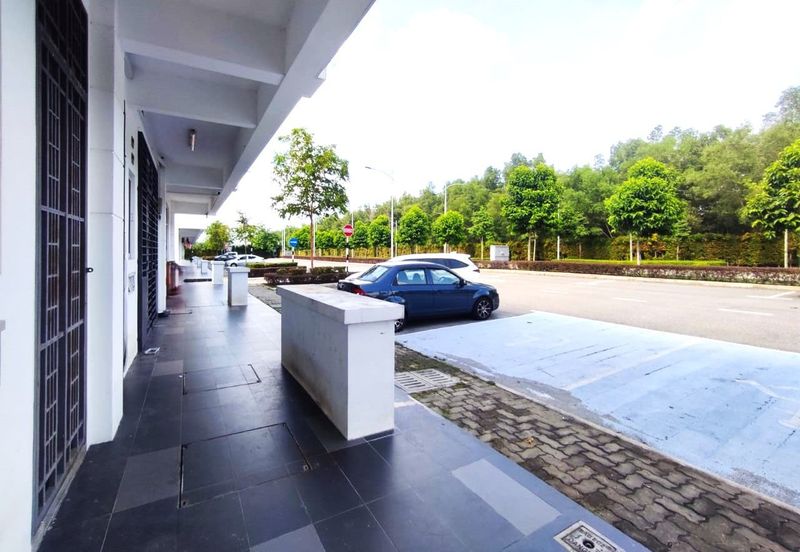 Ground Floor Ruang Pejabat / Shop Lot Melodi Eco Majestic, Semenyih