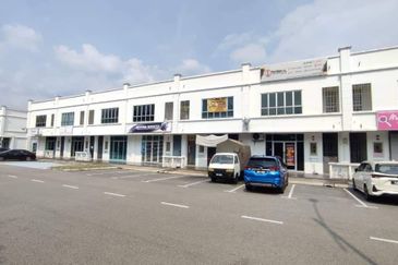 First Floor Ruang Pejabat / Shop Lot Melodi Eco Majestic, Semenyih
