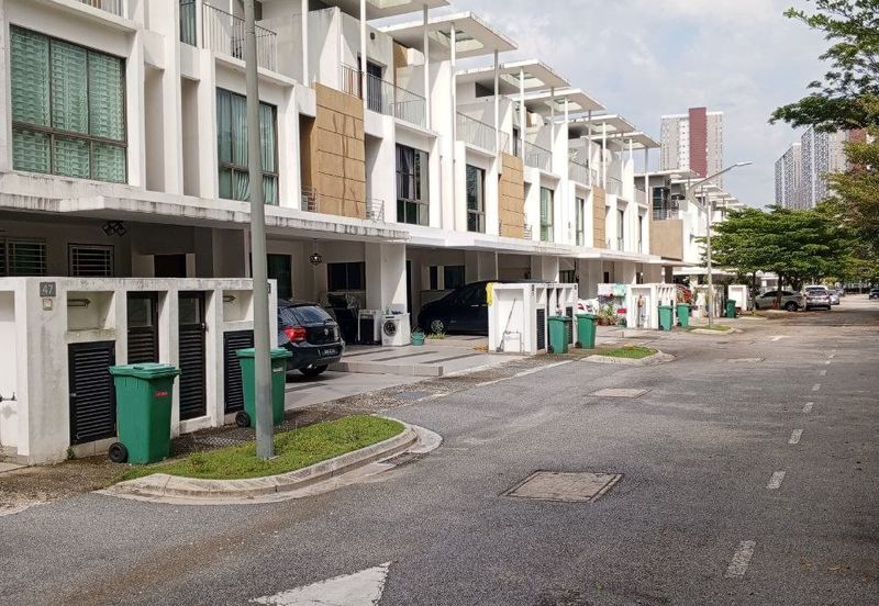 Lake Point Residence