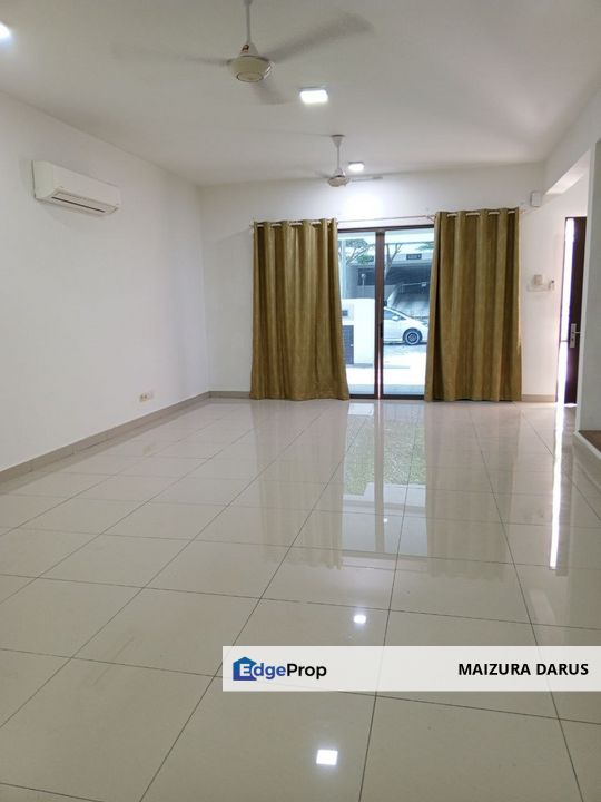 Facing Open Partly Furnished 3 Storey Terrace Lake Point Residence, Cyberjaya, Selangor, Cyberjaya
