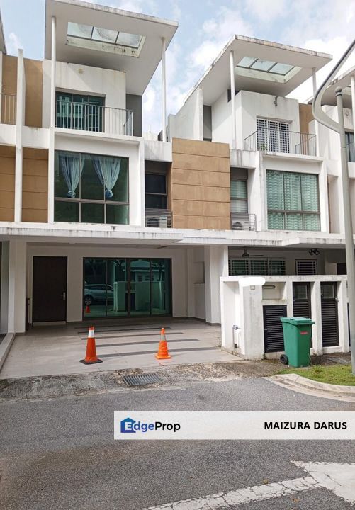 Facing Open Partly Furnished 3 Storey Terrace Lake Point Residence, Cyberjaya, Selangor, Cyberjaya