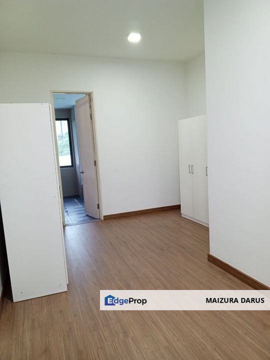 Facing Open Partly Furnished 3 Storey Terrace Lake Point Residence, Cyberjaya, Selangor, Cyberjaya