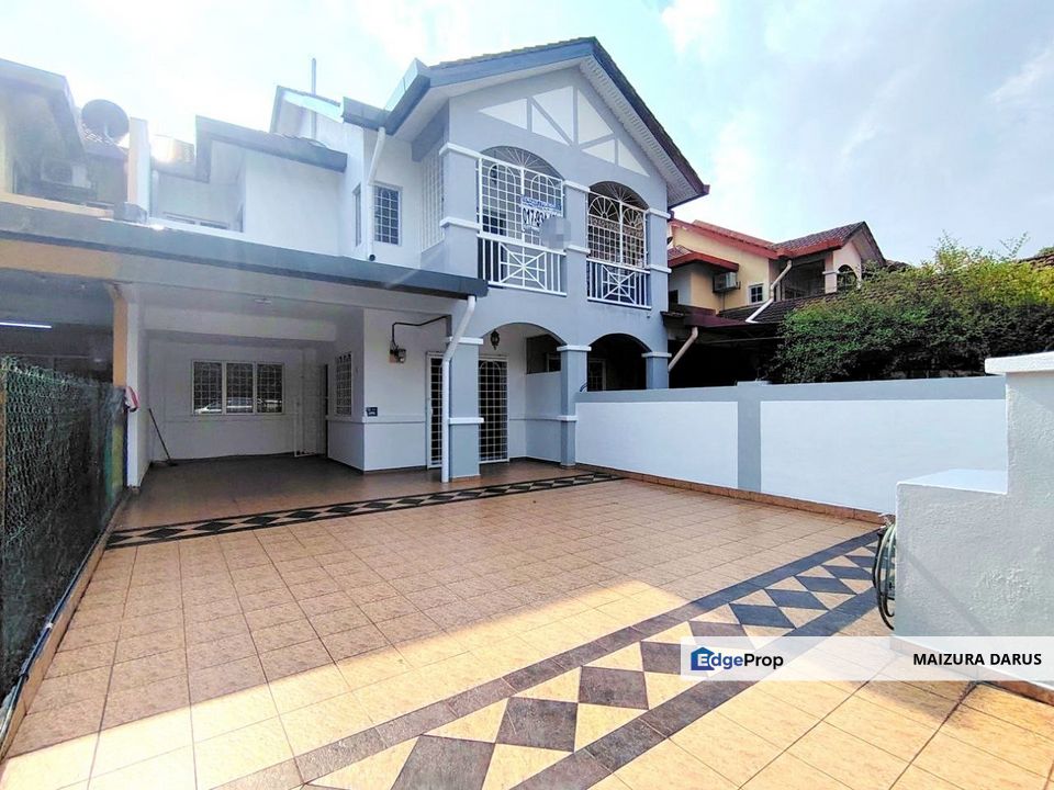 Walking Distance Surau 200m Facing Open Double Storey Terrace Seksyen 7 Bandar Baru Bangi, Selangor, Bangi