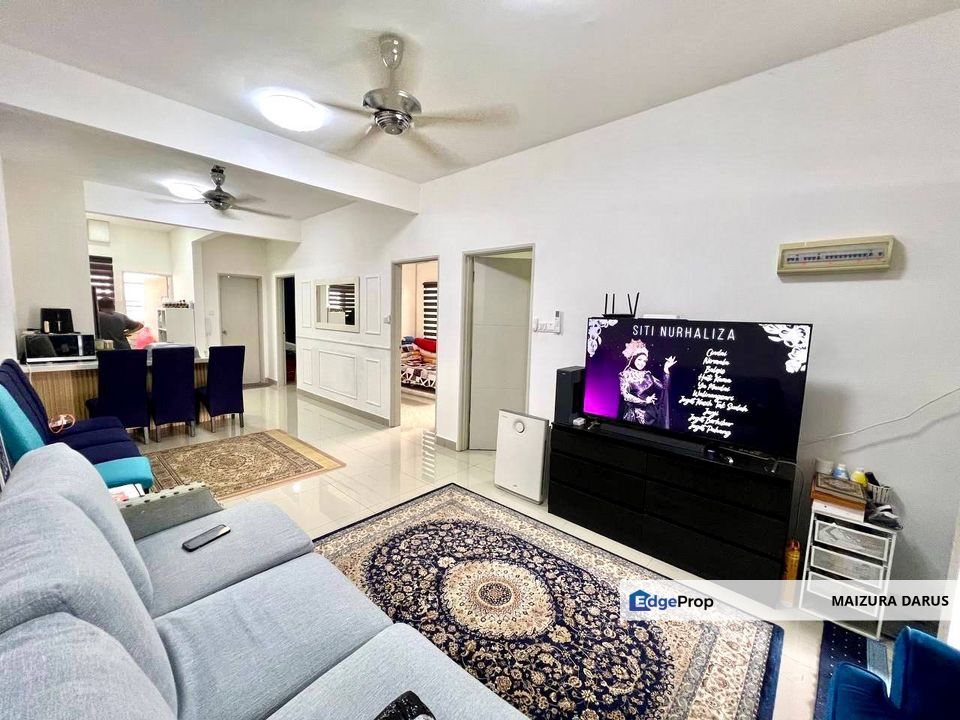 Lower Unit Renovated Villa Kesuma Townhouse, Selangor, Semenyih