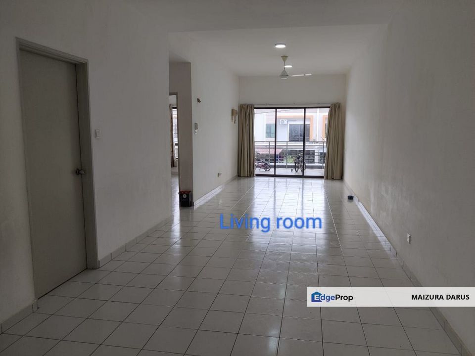 Big Balcony Cheapest Upper Unit Villa Kesuma, Bandar Tasik Kesuma, Selangor, Semenyih