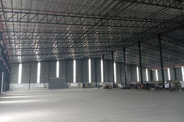 West Port, Pulau Indah