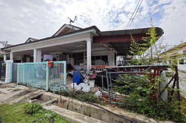 END LOT SINGLE STOREY TERES LORONG SERI SETALI KUANTAN