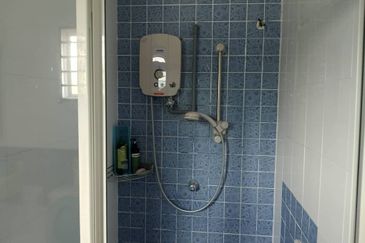 For RENT ~ Bukit Rimau/KOTA KEMUNING Semi furnished 2sty link Hse 