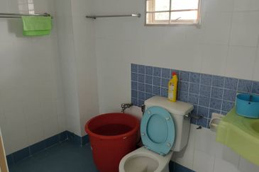 For RENT ~ Bukit Rimau/KOTA KEMUNING Semi furnished 2sty link Hse 