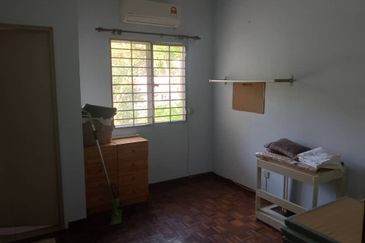 For RENT ~ Bukit Rimau/KOTA KEMUNING Semi furnished 2sty link Hse 