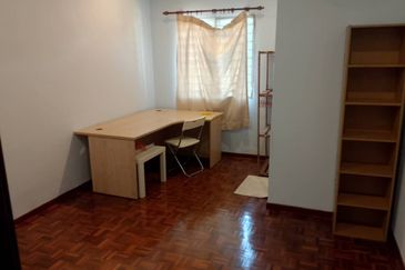 For RENT ~ Bukit Rimau/KOTA KEMUNING Semi furnished 2sty link Hse 