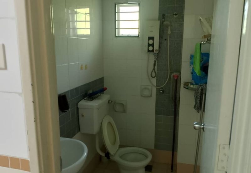 For RENT ~ Bukit Rimau/KOTA KEMUNING Semi furnished 2sty link Hse 